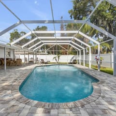 Pool Oasis | Family Getaway | Hot Tub | Pets OK
