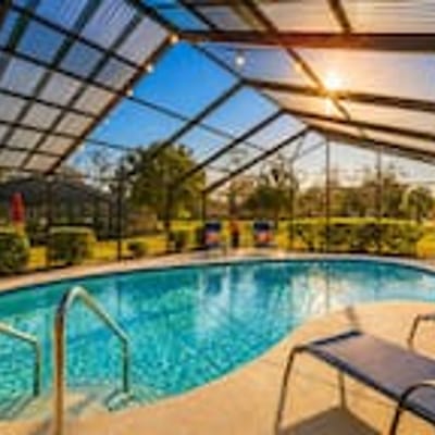 Family Pool House • Sleeps 8 • Space to Relax