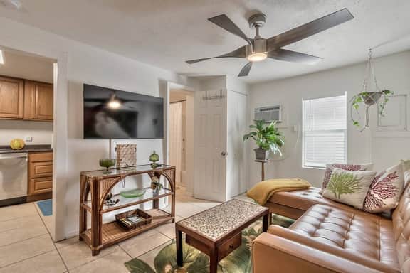 Cheerful Bungalow in New Smyrna Beach w Cozy Porch - Image 3